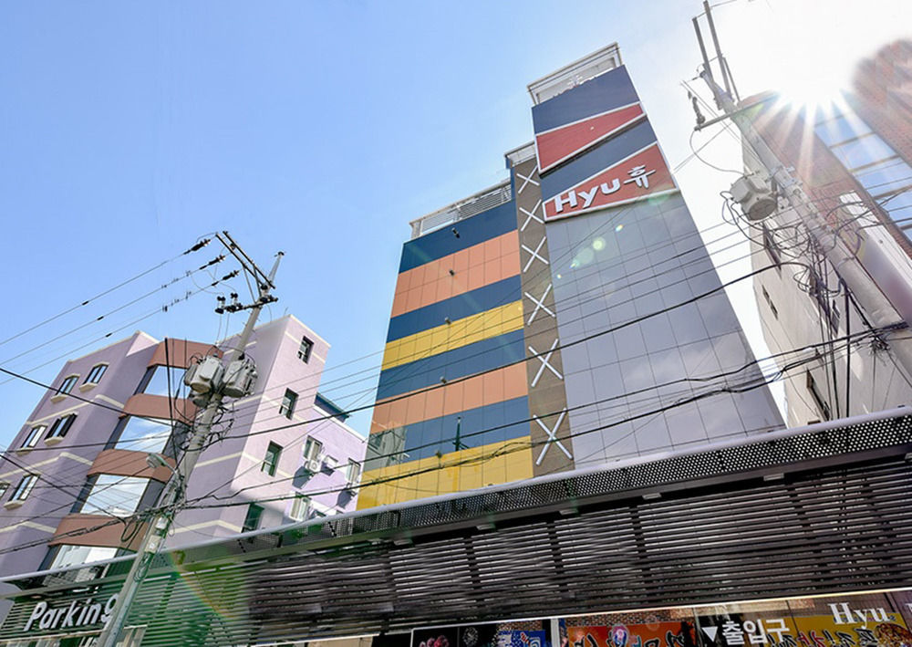 Hyu Hotel Gimhae Bagian luar foto